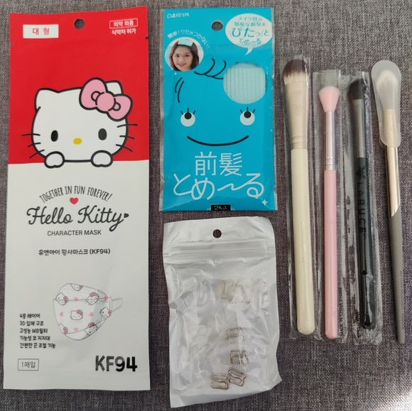 Travel Essentials Kit with Eye Mask - Picture 2 of 2